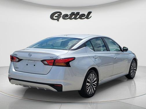 Brilliant Silver Metallic 2024 Nissan Altima 2.5 SV