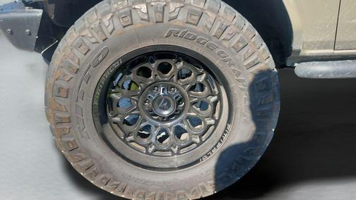 Eruption Green Metallic 2025 Ford Bronco Badlands