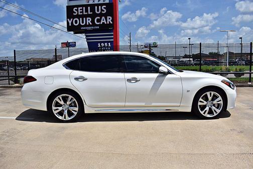 2017 INFINITI Q70L 3.7