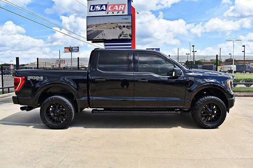 BLACK 2022 Ford F-150 XLT