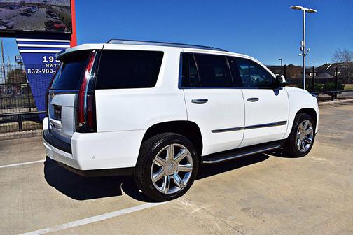 2017 Cadillac Escalade Luxury