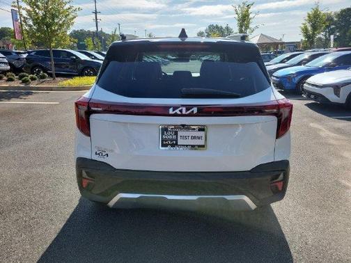 Clear White / Black Roof 2026 Kia Seltos S