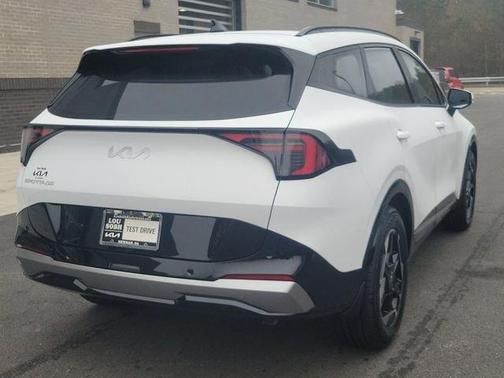 Glacial White Pearl 2026 Kia Sportage SX