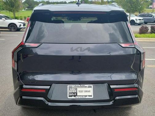 Metal 2026 Kia EV9 Land