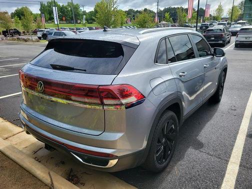Silver Bird Metallic 2024 Volkswagen Atlas Cross Sport 2.0T SE w/Technology