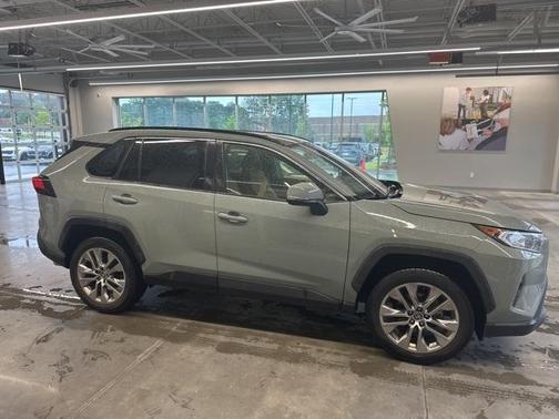 2020 Toyota RAV4 XLE Premium