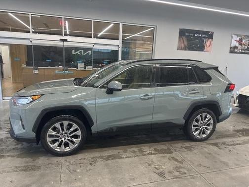 2020 Toyota RAV4 XLE Premium