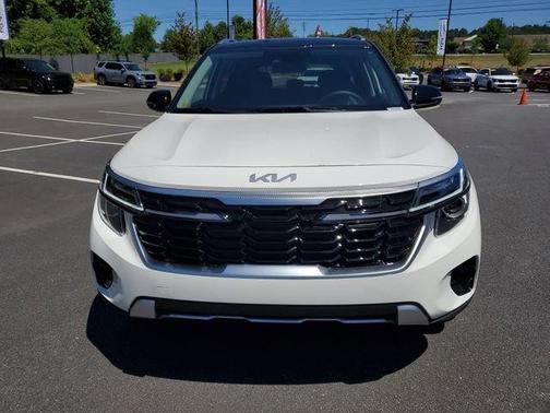 Clear White / Black Roof 2026 Kia Seltos S