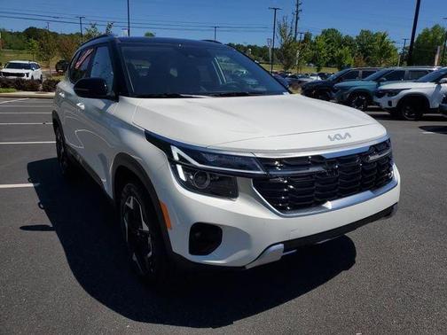 Clear White / Black Roof 2026 Kia Seltos S