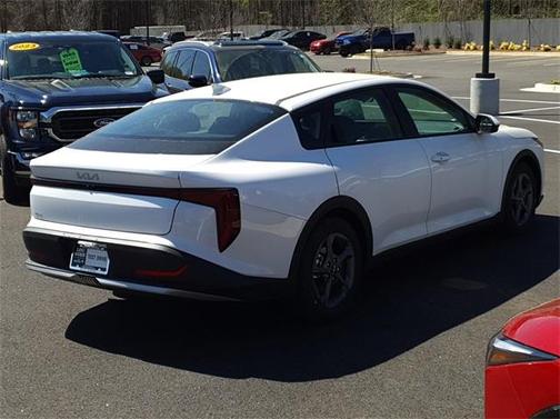 2025 Kia K4 LXS