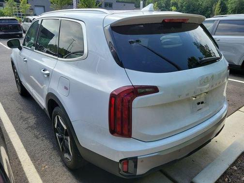 Glacial White Pearl 2024 Kia Telluride S