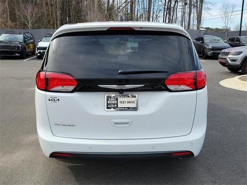 2025 Chrysler Voyager LX