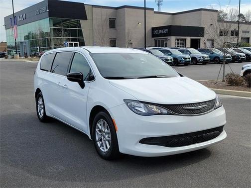 2025 Chrysler Voyager LX