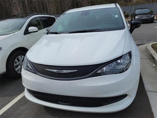 2025 Chrysler Voyager LX