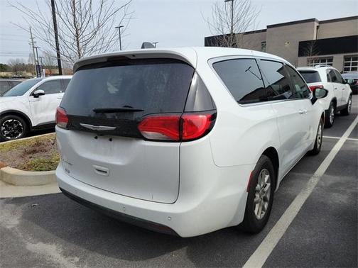 2025 Chrysler Voyager LX