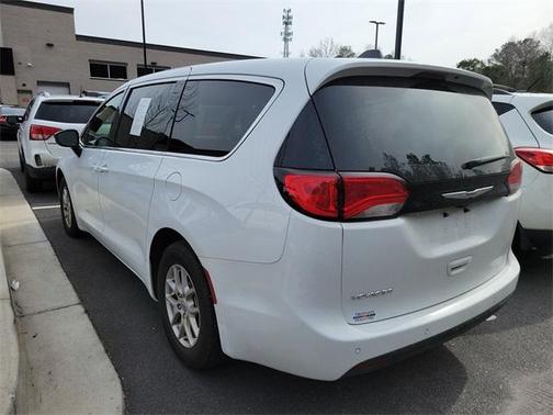 2025 Chrysler Voyager LX