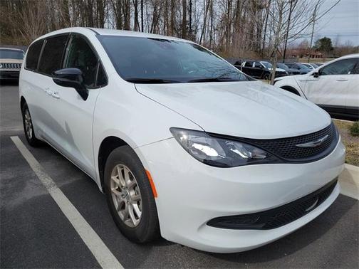 2025 Chrysler Voyager LX