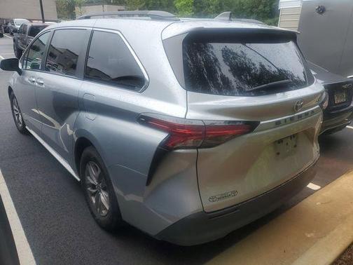 Celestial Silver Metallic 2021 Toyota Sienna LE