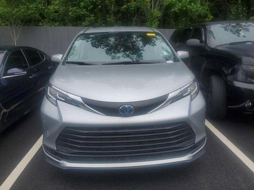 Celestial Silver Metallic 2021 Toyota Sienna LE