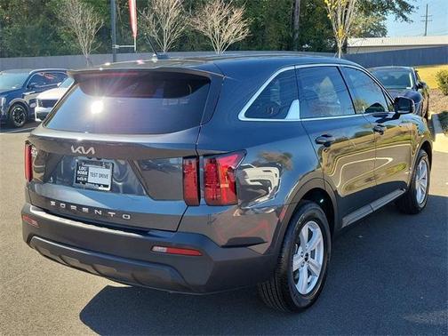 2022 Kia Sorento LX