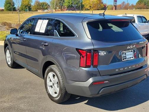 2022 Kia Sorento LX