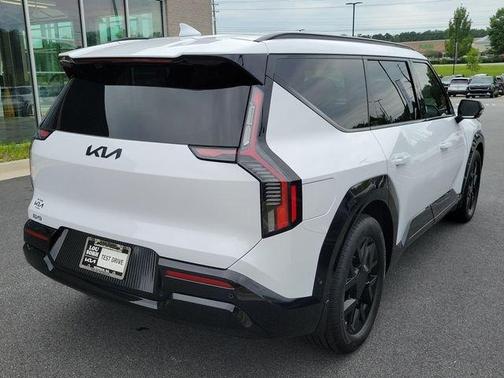 Glacial White Pearl 2026 Kia EV9 Land