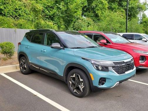 Blue / Black 2025 Kia Seltos S