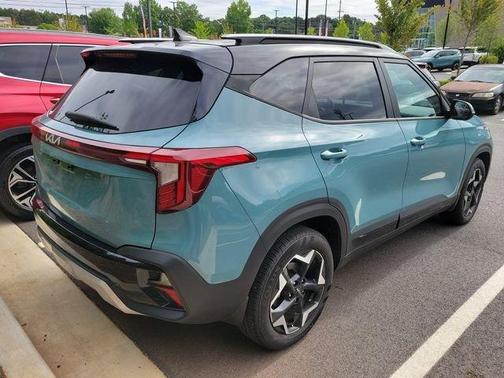 Blue / Black 2025 Kia Seltos S