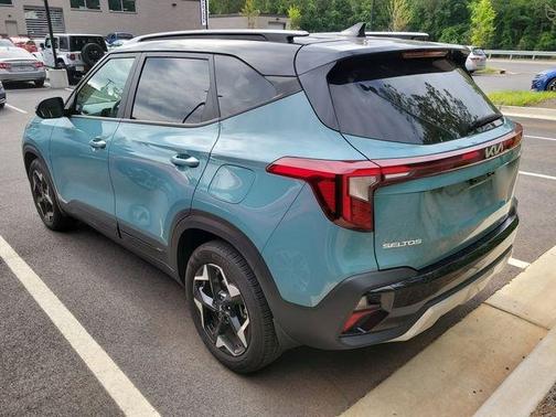 Blue / Black 2025 Kia Seltos S