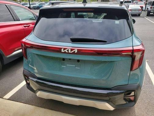 Blue / Black 2025 Kia Seltos S