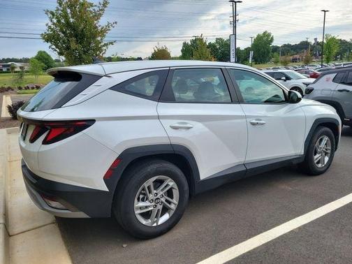 White Pearl 2025 Hyundai TUCSON SE