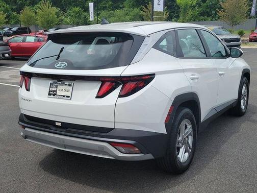White Pearl 2025 Hyundai TUCSON SE