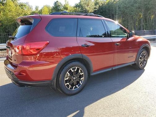 2020 Nissan Pathfinder SV