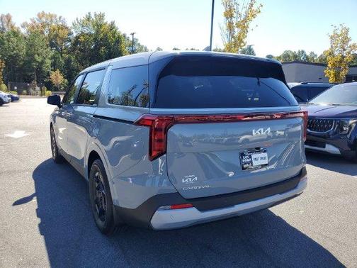 Ceramic Silver 2027 Kia Carnival LXS