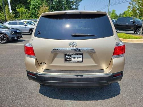 Sandy Beach Metallic 2013 Toyota Highlander Base