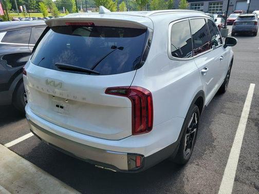Glacial White Pearl 2025 Kia Telluride S