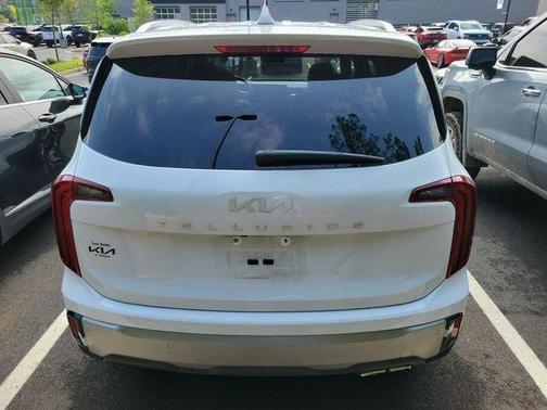 Glacial White Pearl 2025 Kia Telluride S