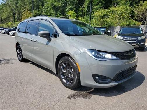 2020 Chrysler Pacifica Touring-L