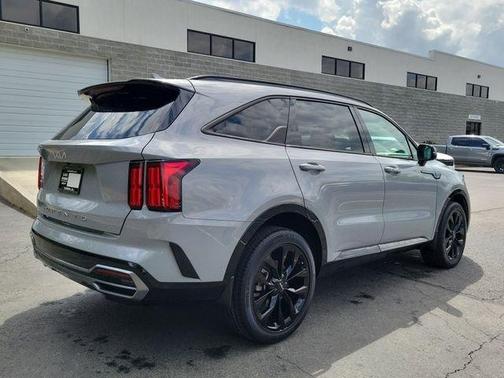 Wolf Gray 2022 Kia Sorento SX