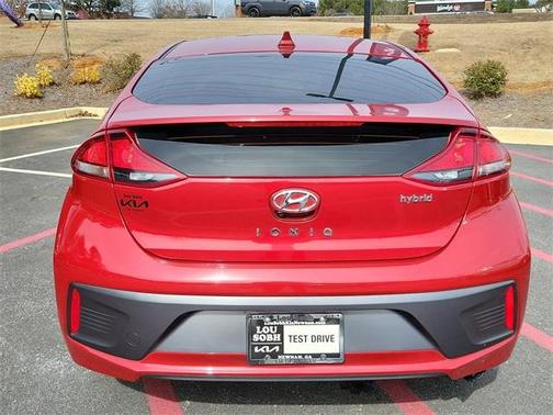 2022 Hyundai IONIQ Hybrid SE