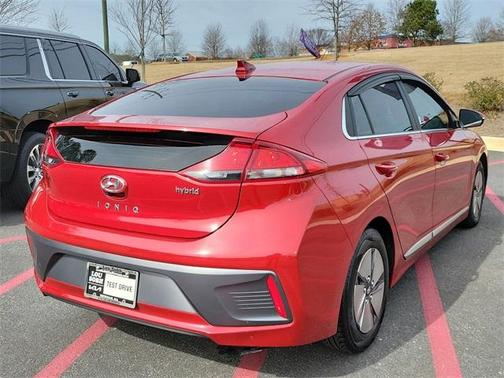 2022 Hyundai IONIQ Hybrid SE