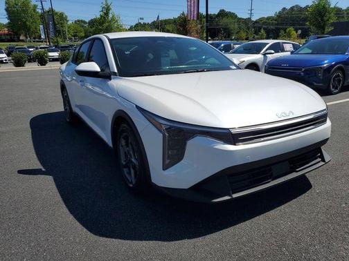 Snow White Pearl 2026 Kia K4 LXS