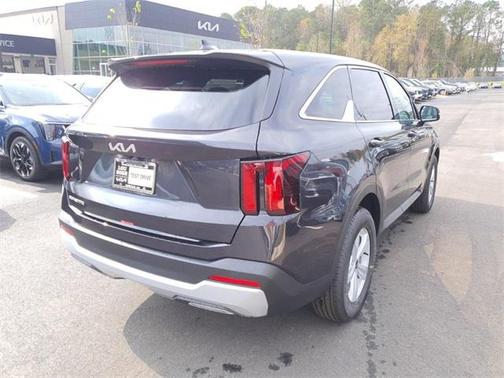 2025 Kia Sorento LX