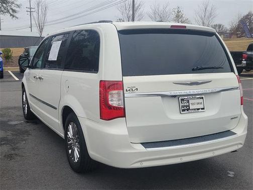 2011 Chrysler Town & Country Limited