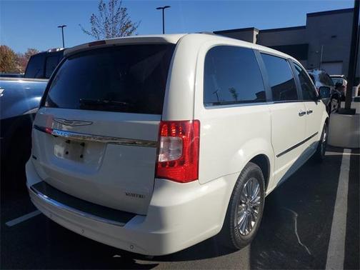 2011 Chrysler Town & Country Limited