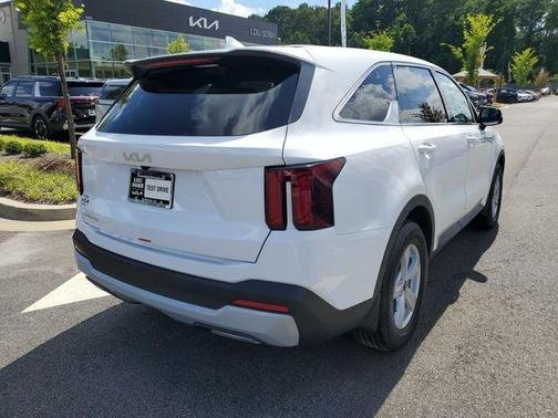 Glacial White Pearl 2026 Kia Sorento LX