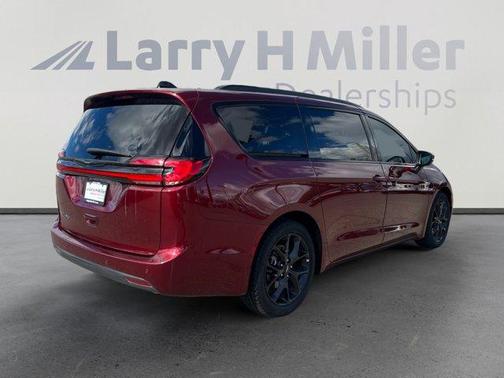 2023 Chrysler Pacifica Touring-L