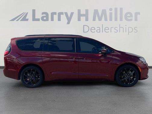 2023 Chrysler Pacifica Touring-L