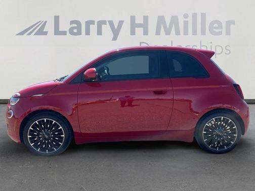 2024 FIAT 500e Base
