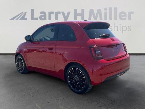 2024 FIAT 500e Base